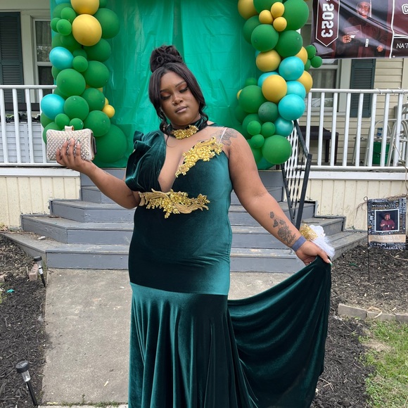 Elegant Green and Gold Party Dress Elegant Green and Gold Party Dress